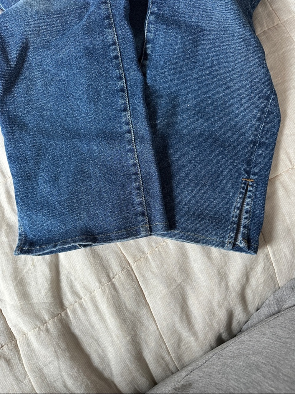 Good American Medium Blue Distressed Boyfriend Jeans - Picture 12 of 12